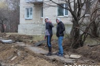 В Луцьку через розриту дорогу поблизу школи потерпають діти. ФОТО