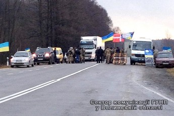 Поліція вже відреагувала на блокаду російських фур на Волині. ФОТО