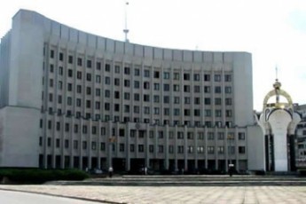 Зарплата та обов’язки, або як «живеться» чиновникам у Волинській ОДА