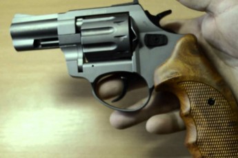 Волинянин на відпочинку з револьвера прострелив дівчині око