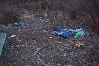 Як нехлюї перетворюють вулиці Луцька на смітники. ФОТО