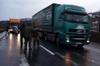 Дніпропетровськ долучився до блокади російських вантажівок