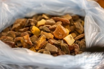 У центрі Рівного вилучили центнер бурштину