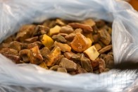 У центрі Рівного вилучили центнер бурштину
