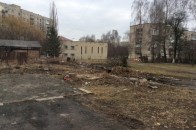 Луцьке подвір’я перетворили на смітник. ФОТО
