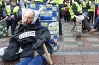 Під Радою влаштували мітинг за відставку Яценюка. ФОТО