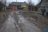 Жителі Нововолинська стверджують, що дороги ремонтували лише на папері. ФОТО