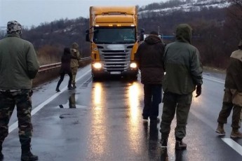 Україна домовилася з Росією про розблокування руху вантажівок