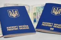 У Луцьку чергу на закордонний паспорт займають з ночі