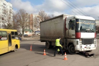 Через несправну автівку в Луцьку ‒ величезний затор. ФОТО