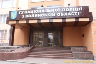 Активісти збираються під стінами ГУ поліції Волині. Правоохоронці посилили охорону. ФОТО