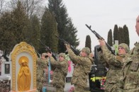 Плакало все село. На Волині поховали бійця, який пройшов Іловайськ, а загинув удома