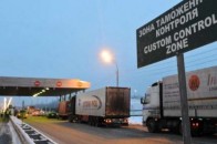 Україна зупинила пропуск російських вантажівок через кордон з Білоруссю