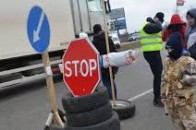 Москва просить Київ пропустити російські вантажівки