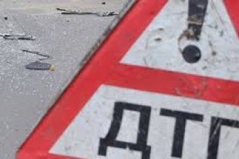 Поблизу Луцька з понівеченого авто «вирізали» чоловіка
