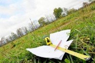Депутати відмовляють у землі волинському бійцю, який змушений жити у вагончику