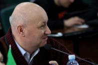 Комунальники понівечили в Луцьку дитячий майданчик
