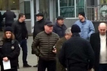 Поліція оштрафувала батька Гройсмана