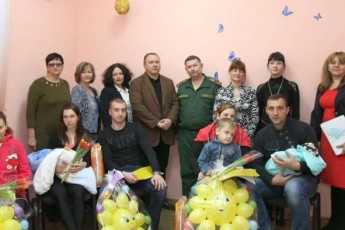 В армію з пелюшок: у Криму новонародженим хлопчикам вручили повістки. ФОТО