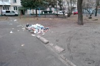 У Ковелі посеред вулиці влаштували сміттєзвалище