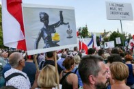 Масштабні протести у Польщі тривають: опозиція заговорила про свій Майдан