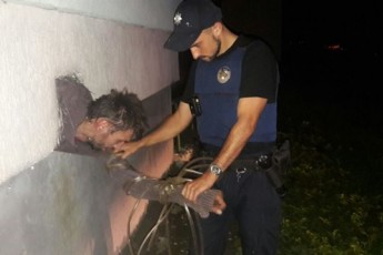 У Львові злодій при втечі застряг у вентиляції. ФОТО
