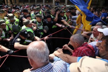 У Києві прихильники Саакашвілі побились з поліцією. ФОТО. ВІДЕО