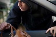 Світязь: з автомобіля відпочивальниці вкрали майже 90 тисяч гривень