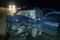 Всі дружно дивляться на палаюче авто. ФОТО