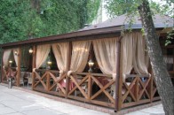 У центрі  Луцька демонтують два «літники»