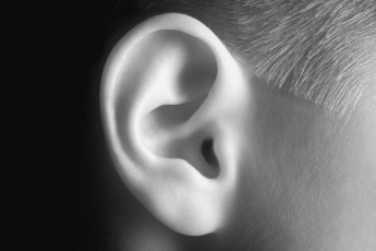 Маленький Богданчик із Луцька стрімко втрачає слух