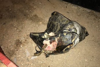 Матір трьох дітей загорнула немовля і викинула….Місце, де знайшли тіло шокує