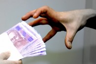 Співробітницю Волинської митниці звинуватили у корупції