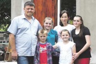 Марія і Віталій Вірстюки зігріли своєю любов’ю чотирьох сиріт