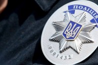 Поліцейські врятували малюка з високою температурю попри прокльони п'яної матері