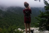 Жахливе вбивство: хлопець опублікував фото дівчини за мить до того, як розстріляв і зіштовхнув її в прірву