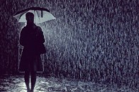 Українців попереджають про грози та сильний вітер
