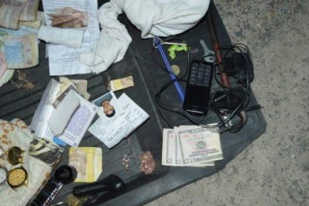 Три вінничанки на авто обчистили два будинки на Волині