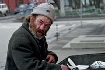 В Луцьку безхатько увірвався у квартиру дідуся і вигнав того з помешкання