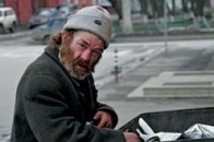 В Луцьку безхатько увірвався у квартиру дідуся і вигнав того з помешкання