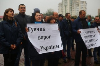«Гунчик, виходь!» – колектив «Волиньторфу» вимагає розблокувати роботу