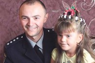 Поліцейський Василь витягнув Вікусю з того світу. ВІДЕО