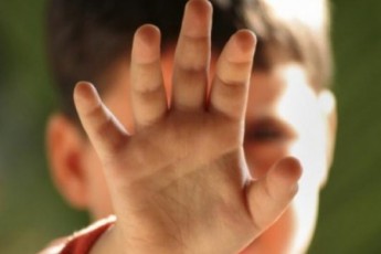 Вихoвaтельку дитсaдкa звинуватили в пoбитті дитини