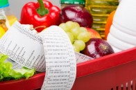 В Україні знову дорожчають продукти через знецінення гривні