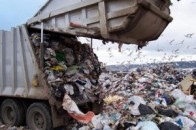 У Дніпрі з двокімнатної квартири вивезли кілька вантажівок сміття