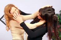 Бійка із палицею: в Умані жінки влаштували розбірки на дорозі