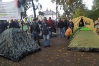 Під стінами Ради почали встановлювати намети