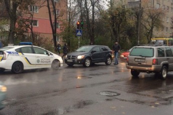 На Перемоги у Луцьку «поцілувались» одразу три автомобілі