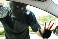 У центрі Луцька обікрали авто київського пенсіонера