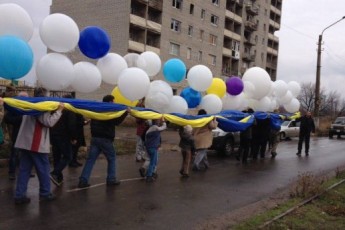 Над окупованими територіями пролетів гігантський синьо-жовтий стяг